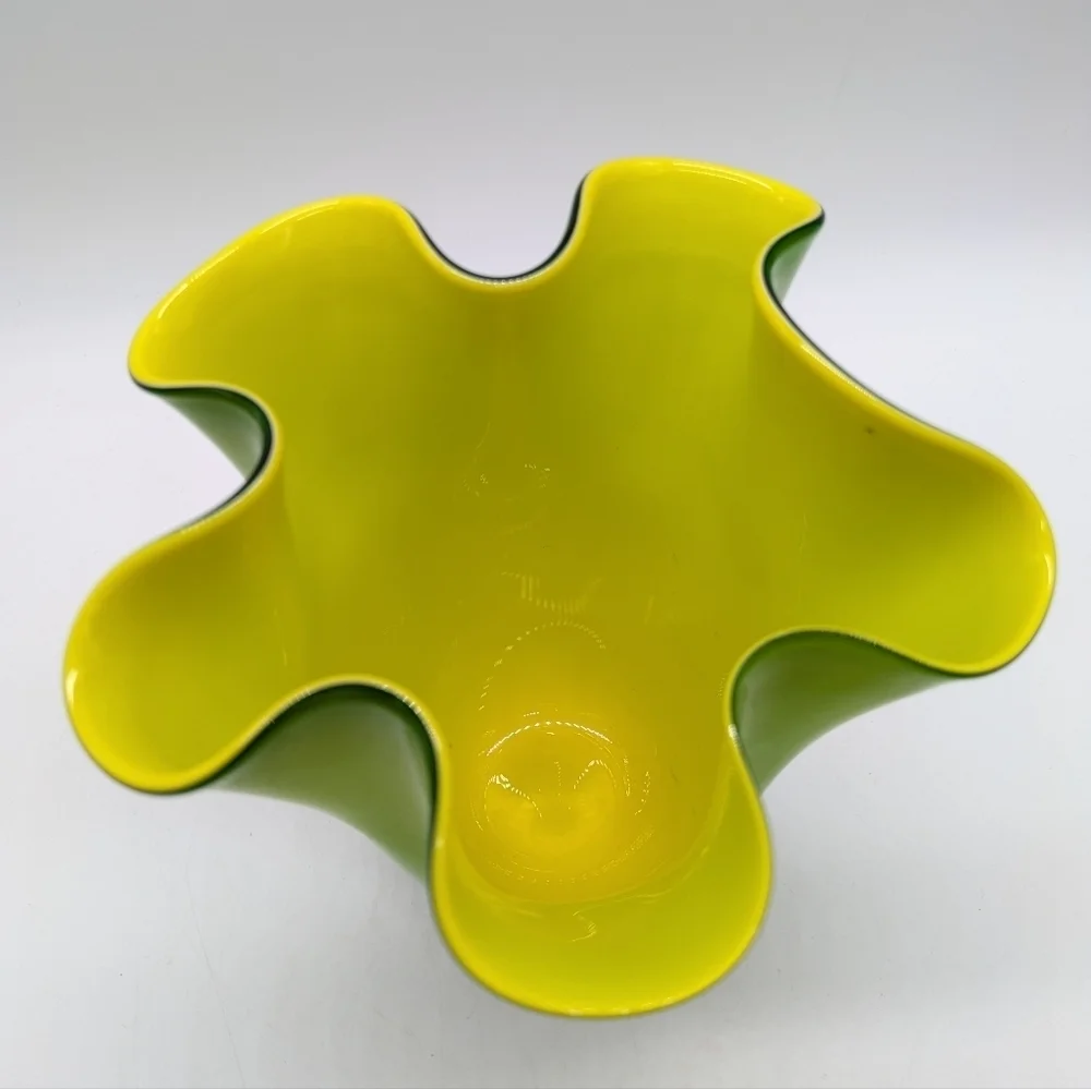 Green Yellow Handkerchief Ruffle Edge Glass Art Vase
